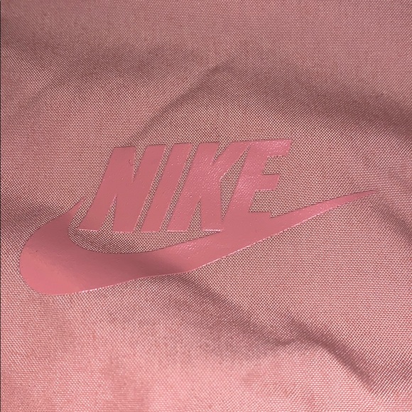 Nike Dri-Fit Rose gold/dusty pink windbreaker - Picture 2 of 7